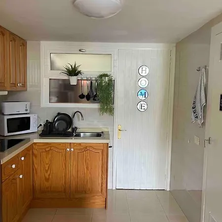 Schoener Mit Terrasse Und Pool Apartment *