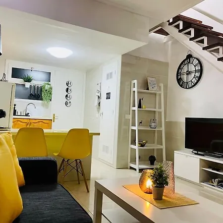 Apartment Schoener Mit Terrasse Und Pool *
